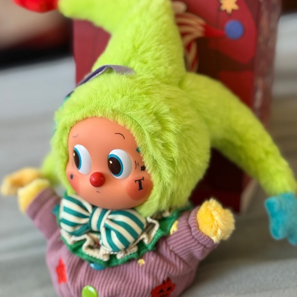 SECRET!!!!! “Twinkle Twinkle “. Colorful Plush. Adorable side eye. Authentic - Picture 4 of 4